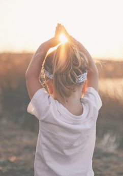 Spielerisches Kinderyoga für die Kleinsten: Eine Oase der Ruhe im hektischen Alltag